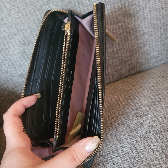 Kate Spade New York Reese Park Lindsey Wallet in Black - Picture 4 of 16